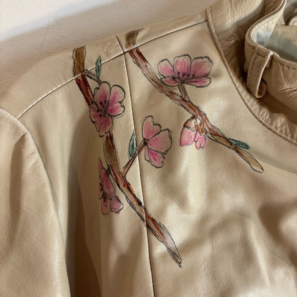 CUERO Sz M Leather Jacket Handpainted Cherry Blossoms Zipper Closure Lined - Picture 4 of 14